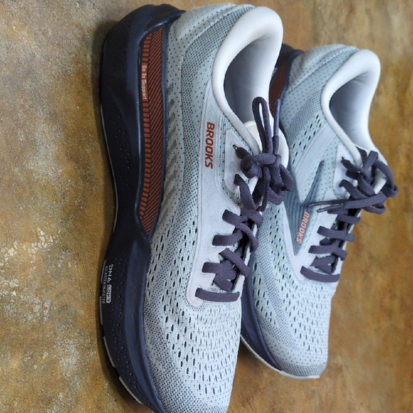 Women's Brooks Adrenaline GTS 24 - Picture 3 of 6